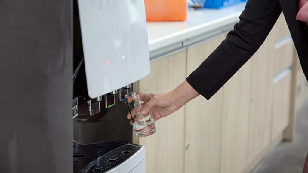 The Numerous Benefits of Having a Water Dispenser at Home